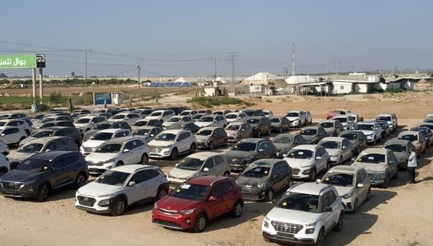 غزة: إدخال عشرات الشاحنات والمركبات عبر حاجز إيرز